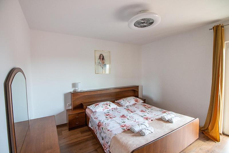 Apartment Zvjezdana أوميس المظهر الخارجي الصورة